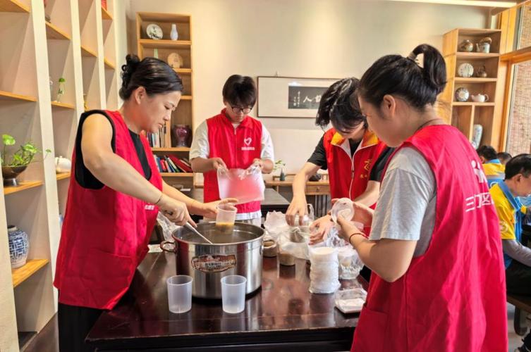 商学院与长东街道三门社区 携手开展系列暑期主题实践活动